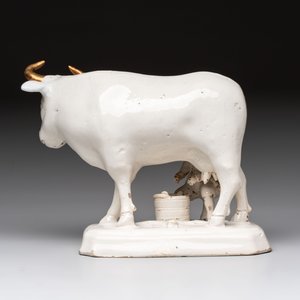 A white Dutch Delft cow milker group and a polychrome Dutch Delft parrot, 18/19th C. — 照片 4