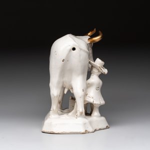 A white Dutch Delft cow milker group and a polychrome Dutch Delft parrot, 18/19th C. — 照片 5