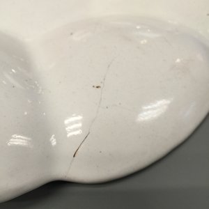 A white Dutch Delft gadrooned dish, 17th C. — 照片 4