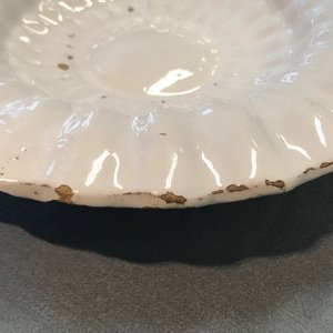 A white Dutch Delft gadrooned dish, 17th C. — 照片 5