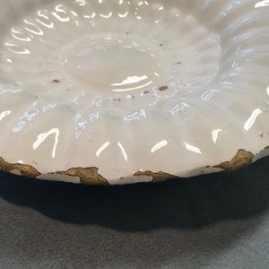 A white Dutch Delft gadrooned dish, 17th C. — 照片 9