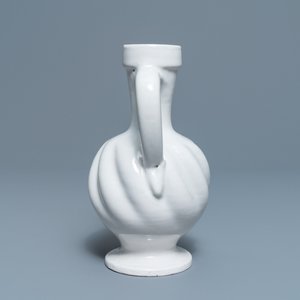 A white Dutch Delft gadrooned jug, 17th C. — 照片 5