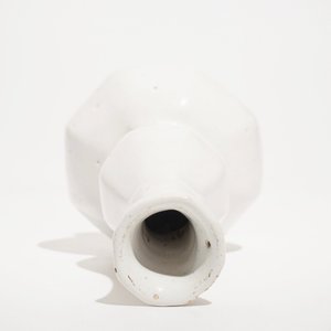 A white Dutch Delft gourd-shaped vase, 18th C. — photo 12