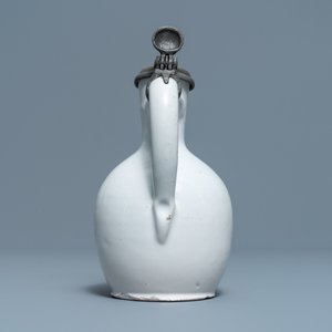 A white Dutch Delft jug with pewter cover, 17th C. — 照片 5