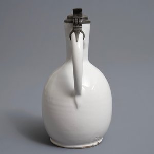 A white Dutch Delft jug with pewter cover, 17th C. — 照片 5