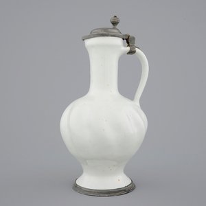 A white Dutch Delft pewter-mounted gadrooned jug, 18th C. — 照片 1