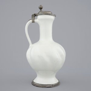 A white Dutch Delft pewter-mounted gadrooned jug, 18th C. — 照片 4