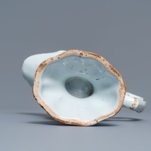 A white Dutch Delft ribbed helmet-shaped jug, 18th C. — 照片 7