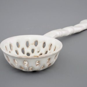 A white Dutch Delftware punch spoon, 18th C. — photo 1