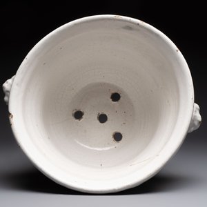 A white French Delftware jardinière, dated August 1770 — photo 5