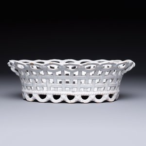 A white-glazed Brussels faience reticulated bread basket and stand — 照片 3