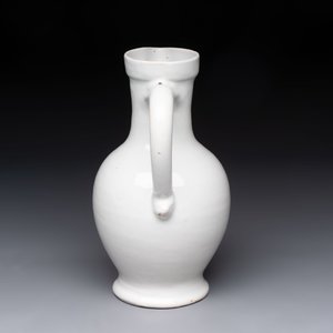 A white-glazed Delftware wine jug, early 18th C. — photo 2