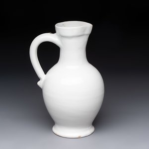 A white-glazed Delftware wine jug, early 18th C. — photo 3