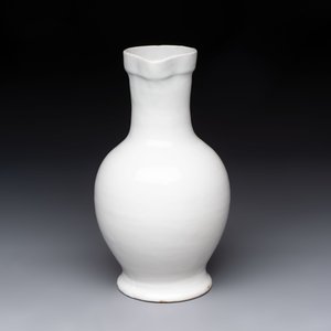 A white-glazed Delftware wine jug, early 18th C. — photo 4