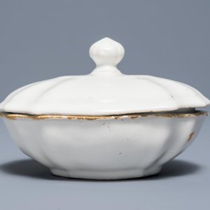 A white-glazed spice box and cover, Brussels, 18th C. — photo 3