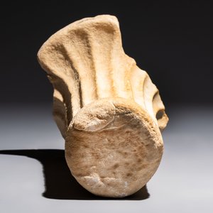 A white marble support for a labrum, Rome, probably 1st C. BC/2nd C. AD — photo 4