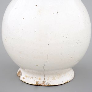A white monochrome Dutch Delft pewter-mounted jug, 17/18th C. — 照片 6