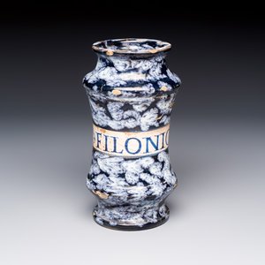A white-splashed blue-ground Italian maiolica albarello — photo 1