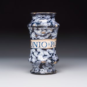 A white-splashed blue-ground Italian maiolica albarello — photo 3
