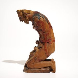 A wooden beam support in the shape of a satyr above a lion crest, The Netherlands, 17th C. — photo 3