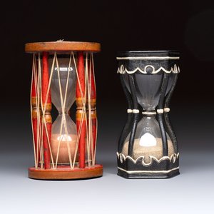 A wrought iron and a wooden hour glass, Germany and Italy, 19/20th C. — 照片 1