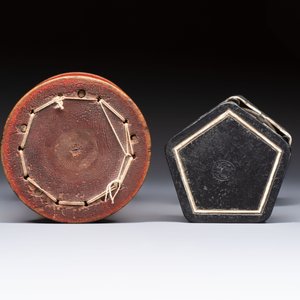 A wrought iron and a wooden hour glass, Germany and Italy, 19/20th C. — 照片 5
