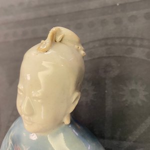 Acht Chinese biscuit groepen met blauw-wit en celadon glazuur, Qianlong/Jiaqing — foto 43