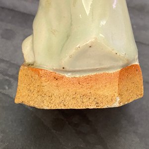 Acht Chinese biscuit groepen met blauw-wit en celadon glazuur, Qianlong/Jiaqing — foto 60