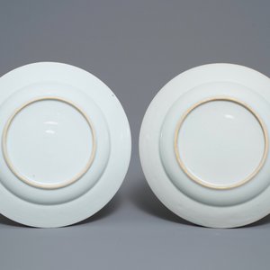 Acht Chinese blauw-witte borden met floraal decor in Wanli-stijl, Kangxi — foto 9