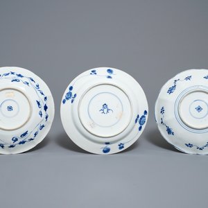 Acht Chinese blauw-witte borden, Wanli/Kangxi — foto 9