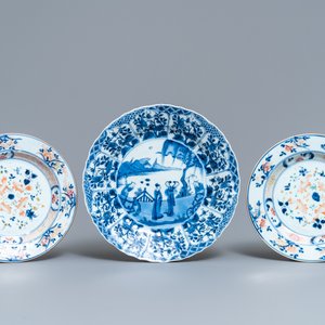Acht Chinese blauw-witte en famille rose koppen en schotels en drie borden, Kangxi/Qianlong — foto 2