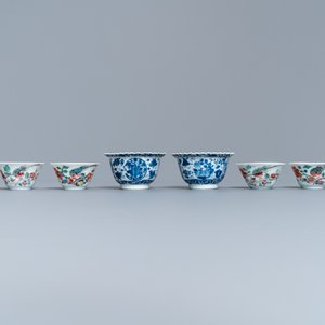 Acht Chinese blauw-witte en famille rose koppen en schotels en drie borden, Kangxi/Qianlong — foto 6