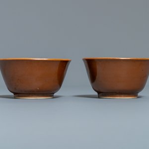 Acht Chinese blauw-witte koppen en schotels, Kangxi/Qianlong — foto 18