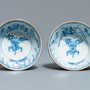 Acht Chinese blauw-witte koppen en schotels, Kangxi/Qianlong — foto 21