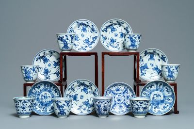 Acht Chinese blauw-witte koppen en schotels, Kangxi