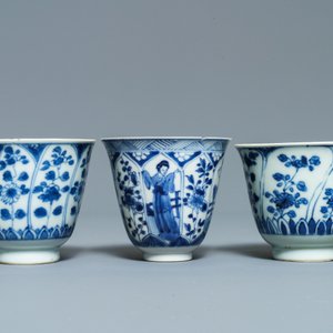 Acht Chinese blauw-witte koppen en schotels, Kangxi — foto 7