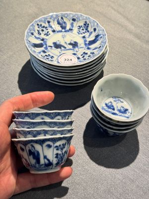 Acht Chinese blauw-witte koppen en schotels met vliegerende jongens, Yongzheng — foto 1