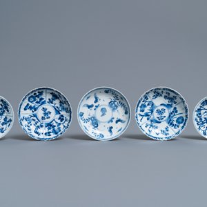 Acht Chinese blauw-witte koppen en vijf schotels, Kangxi — foto 3