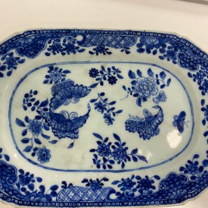 Acht Chinese blauw-witte schotels, een schaal en drie dekseldoosjes, Yongzheng en later — foto 19
