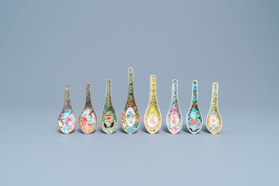 Acht Chinese Canton famille rose en polychrome lepels, 19/20e eeuw