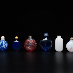 Acht Chinese glazen snuifflessen, 19/20e eeuw — foto 2