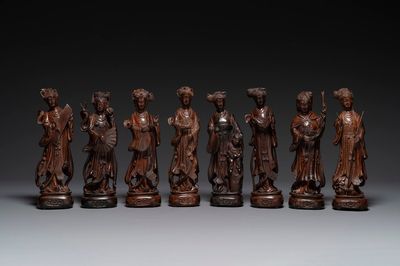 Acht Chinese houten sculpturen van godinnen, 19e eeuw