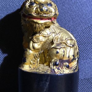 Acht Chinese inktstenen in de vorm van stempels in glazen display, 18/19e eeuw — foto 45