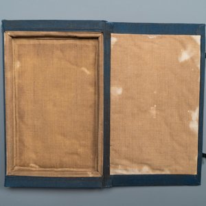 Acht Chinese inktstenen met decor van de porseleinproductie in presentatiedoos, Republiek — foto 6