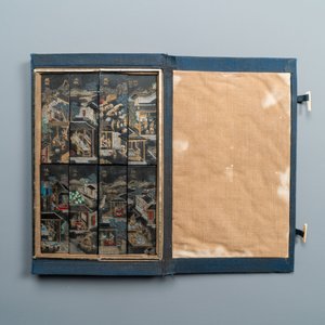 Acht Chinese inktstenen met decor van de porseleinproductie in presentatiedoos, Republiek — foto 8