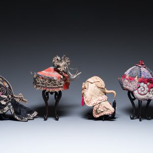 Acht Chinese kindermutsjes, 19/20e eeuw — foto 3