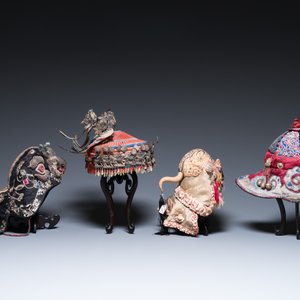 Acht Chinese kindermutsjes, 19/20e eeuw — foto 5