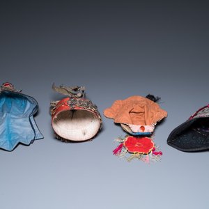 Acht Chinese kindermutsjes, 19/20e eeuw — foto 7
