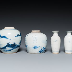 Acht diverse Chinese blauw-witte vazen, 18/20e eeuw — foto 10