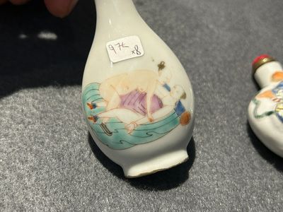 Acht diverse Chinese famille rose snuifflessen, 19/20e eeuw — foto 10